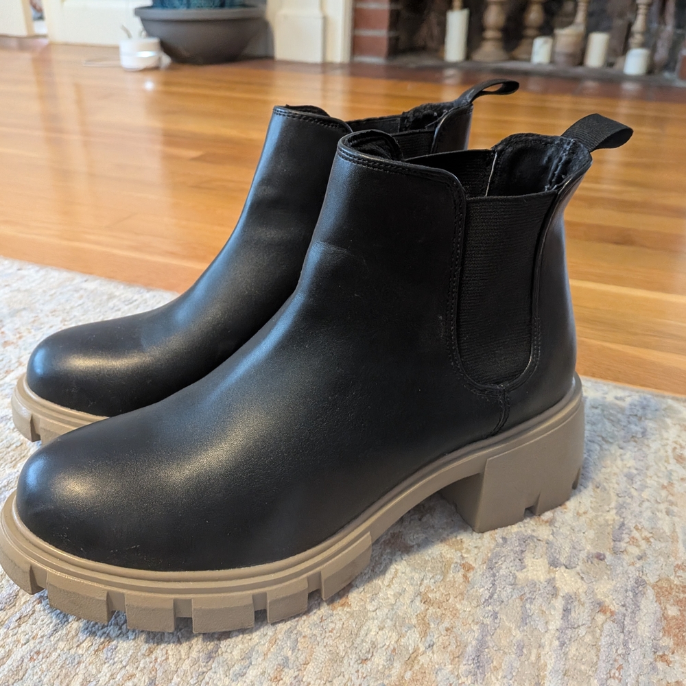Steve Madden Black Ankle Boots with Tan Sole